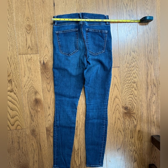 Pair of Women's Gap 1969 resolution true skinny jeans, 26R - Picture 3 of 6